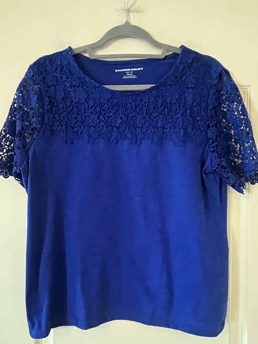 Allison Daley Royal Blue Lace Yoke Short Sleeve Top Women’s size petite Medium